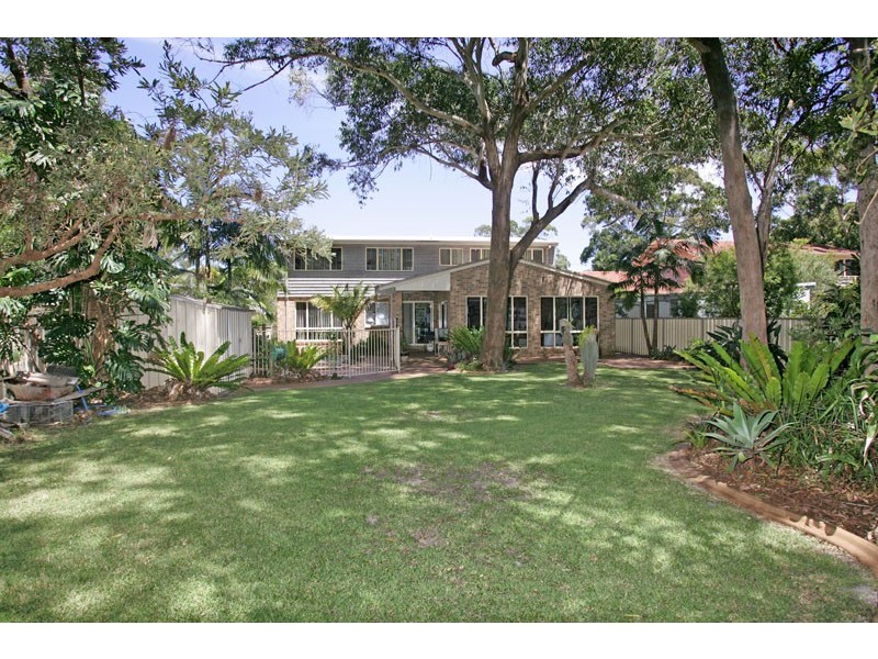 2 Guyagal Street, Bateau Bay NSW 2261