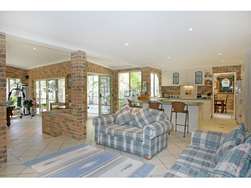 2 Guyagal Street, Bateau Bay NSW 2261