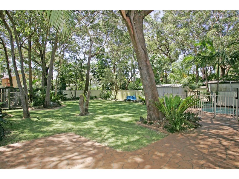 2 Guyagal Street, Bateau Bay NSW 2261
