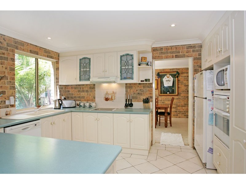 2 Guyagal Street, Bateau Bay NSW 2261