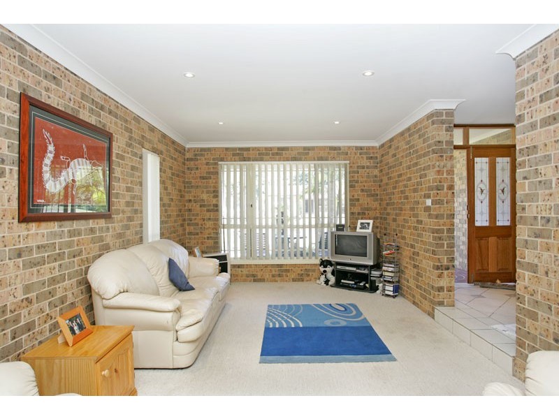 2 Guyagal Street, Bateau Bay NSW 2261