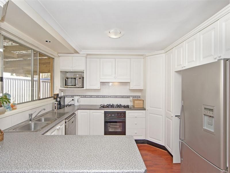 7 Banks Close, Bateau Bay NSW 2261