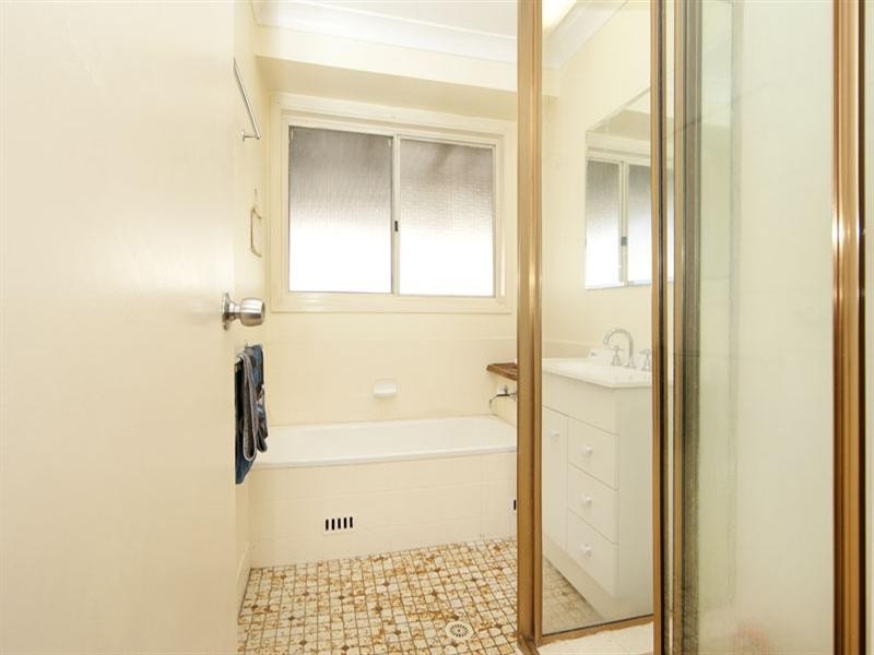 7 Banks Close, Bateau Bay NSW 2261