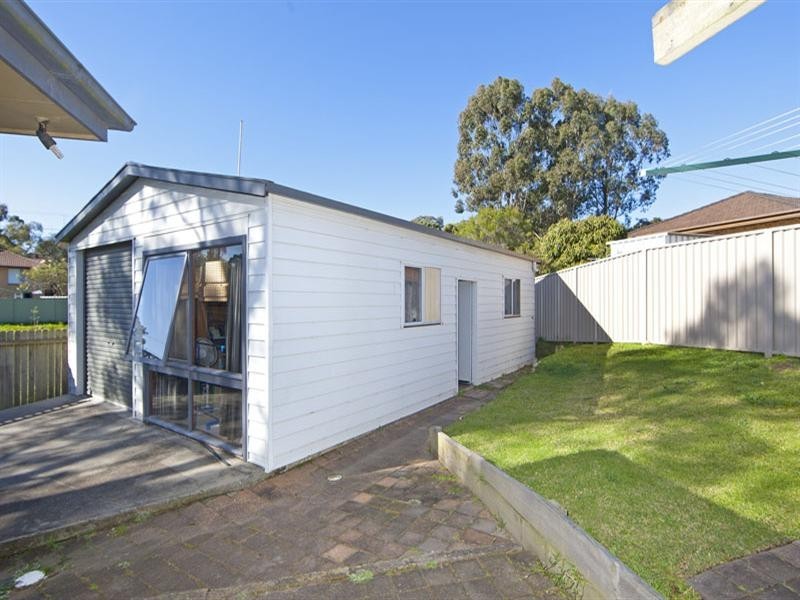 7 Banks Close, Bateau Bay NSW 2261