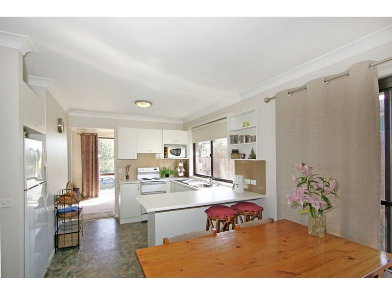 10 Waite Street, Bateau Bay NSW 2261