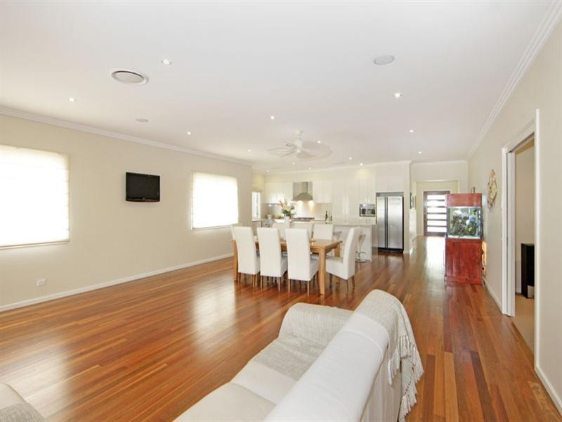 5 Bateau Bay Road, Bateau Bay NSW 2261