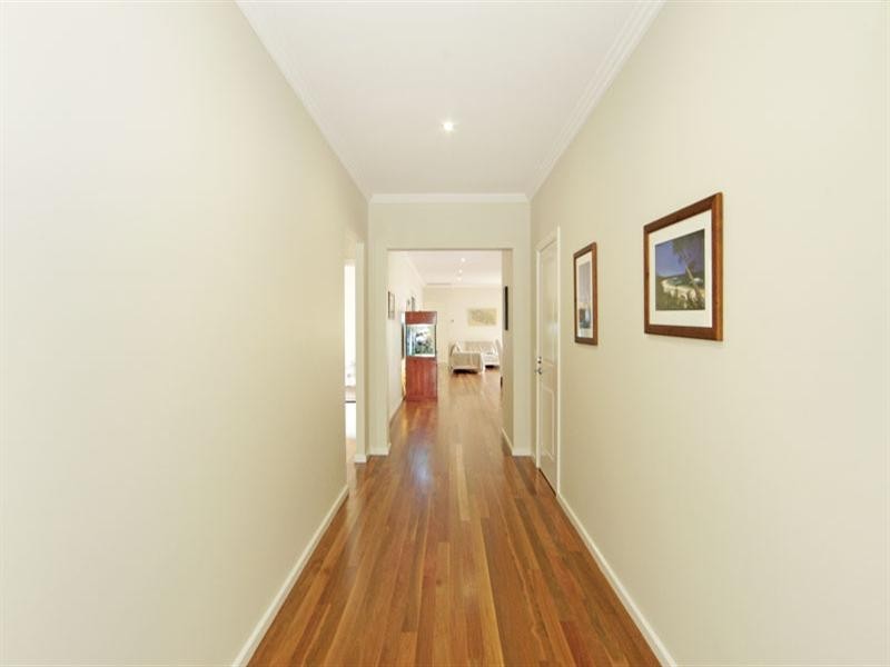 5 Bateau Bay Road, Bateau Bay NSW 2261