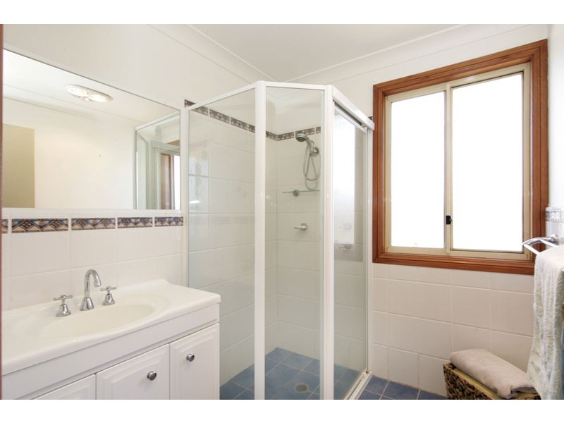 5 Augustus Place, Bateau Bay NSW 2261