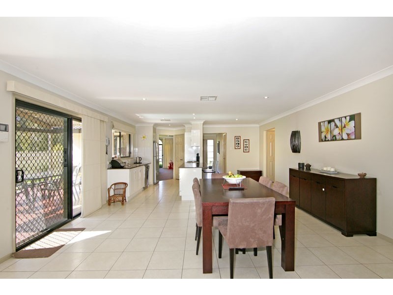 4 Wadi Road, Bateau Bay NSW 2261