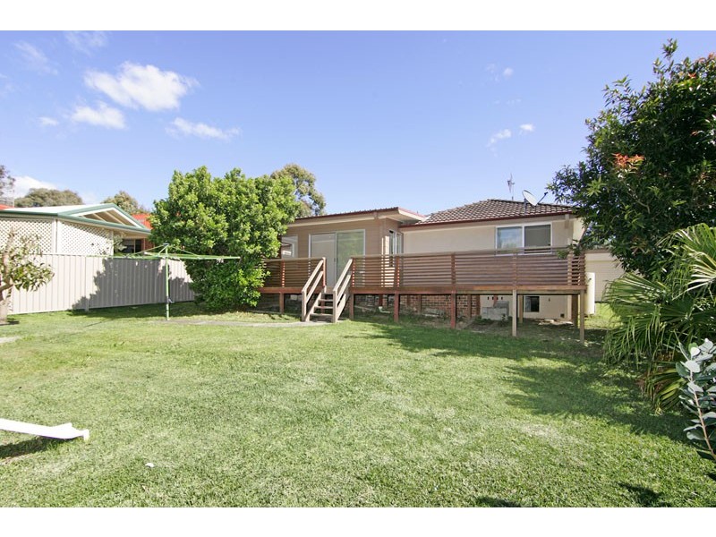 104 Cresthaven Avenue, Bateau Bay NSW 2261