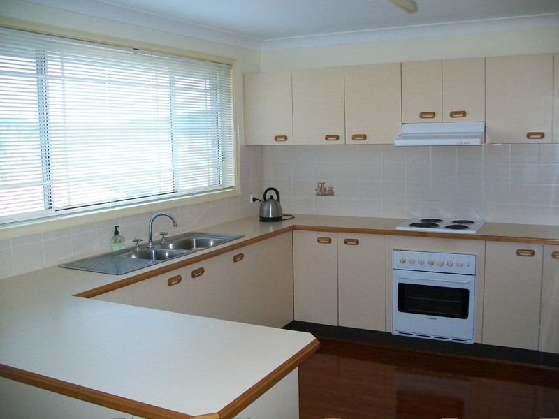 1/2 Montana Place, Bateau Bay NSW 2261