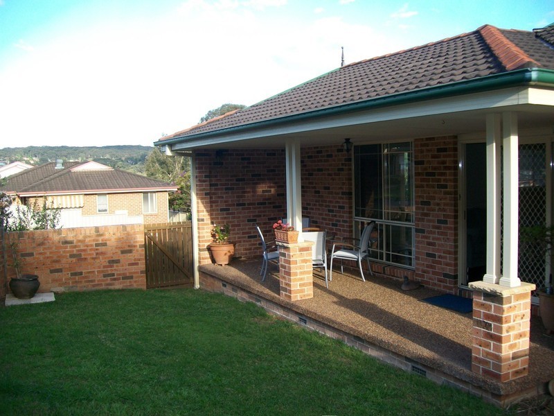 1/2 Montana Place, Bateau Bay NSW 2261