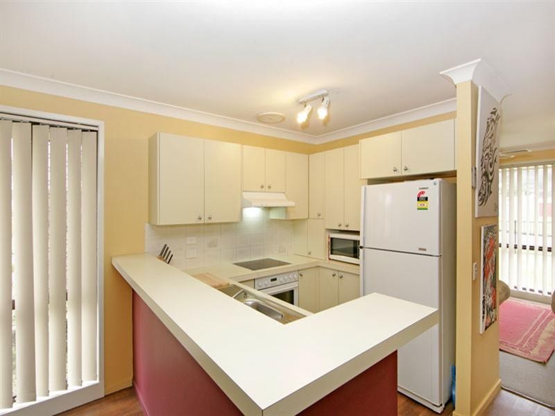 2 Sir Joseph Banks Drive, Bateau Bay NSW 2261