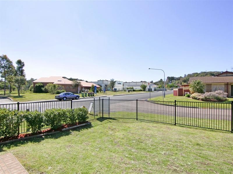 2 Sir Joseph Banks Drive, Bateau Bay NSW 2261