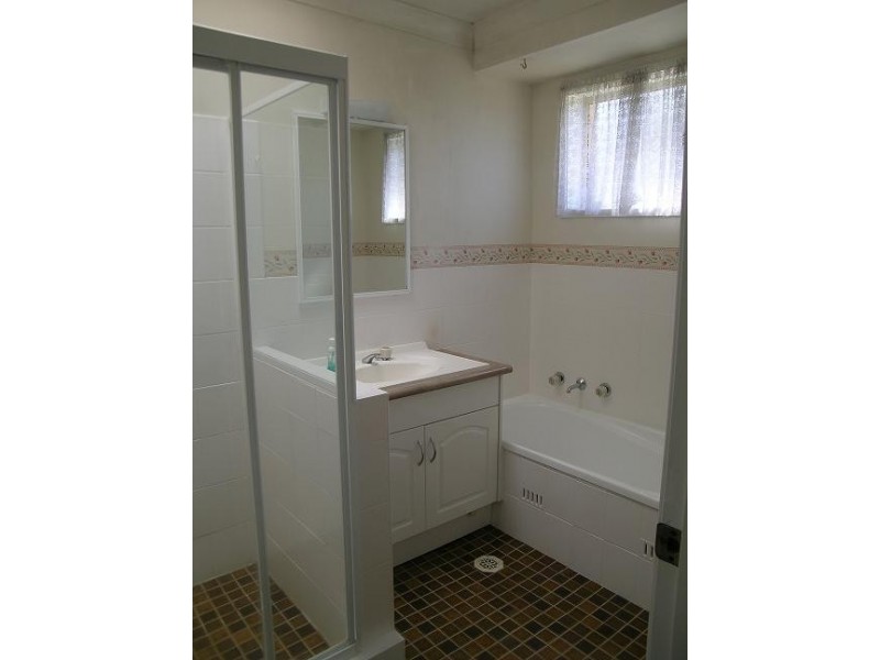 18 Adrian Close, Bateau Bay NSW 2261