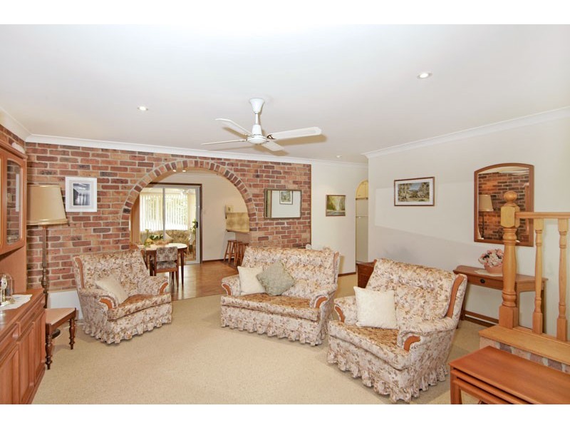 8 Carnation Close, Bateau Bay NSW 2261