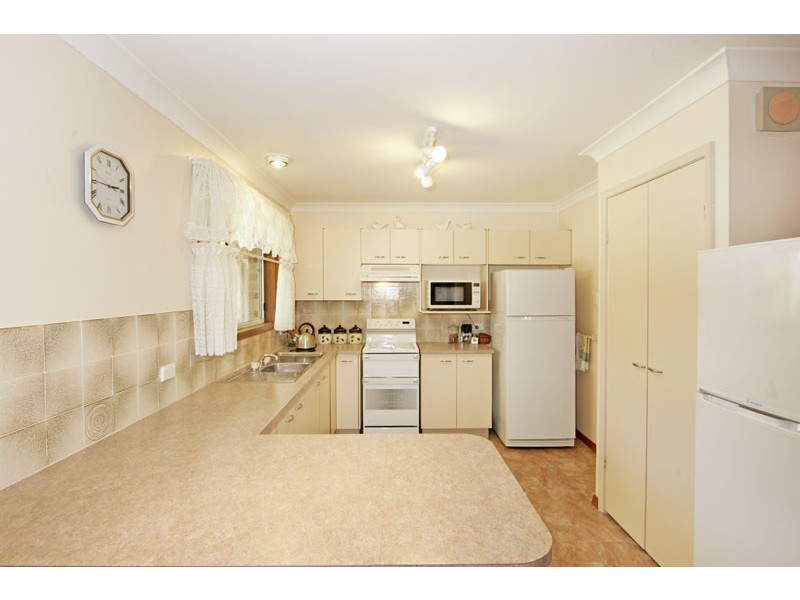 8 Carnation Close, Bateau Bay NSW 2261