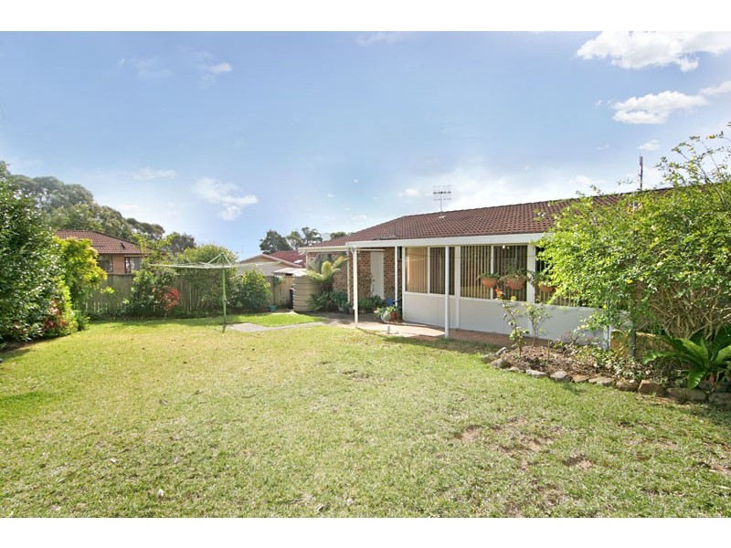 8 Carnation Close, Bateau Bay NSW 2261