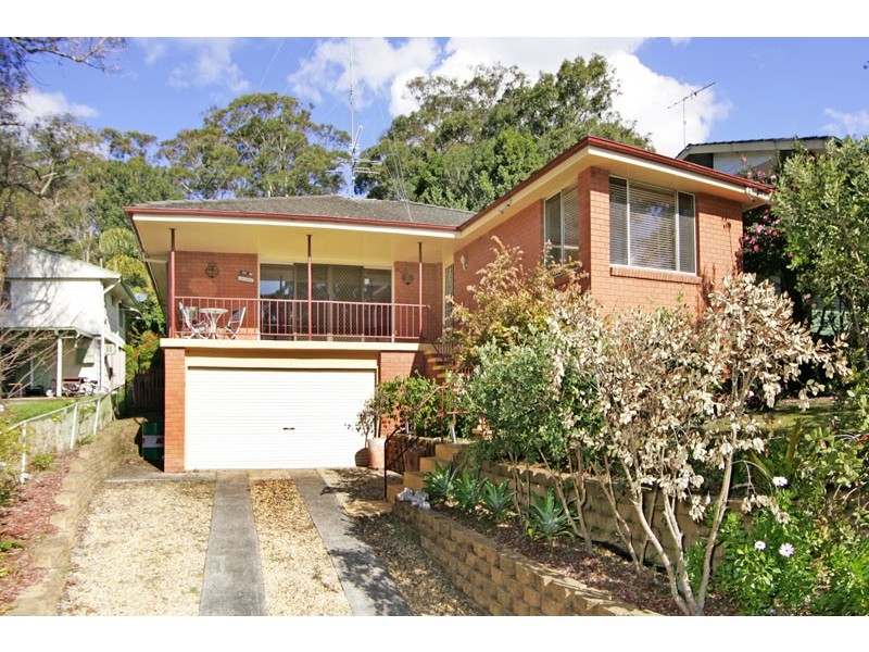 8 Roger Crescent, Berkeley Vale NSW 2261