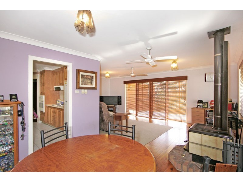 8 Roger Crescent, Berkeley Vale NSW 2261