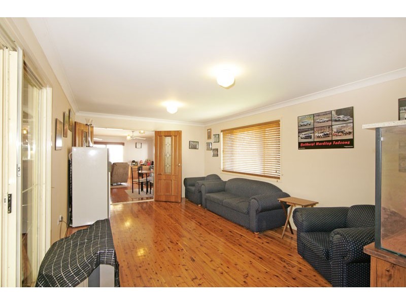 8 Roger Crescent, Berkeley Vale NSW 2261