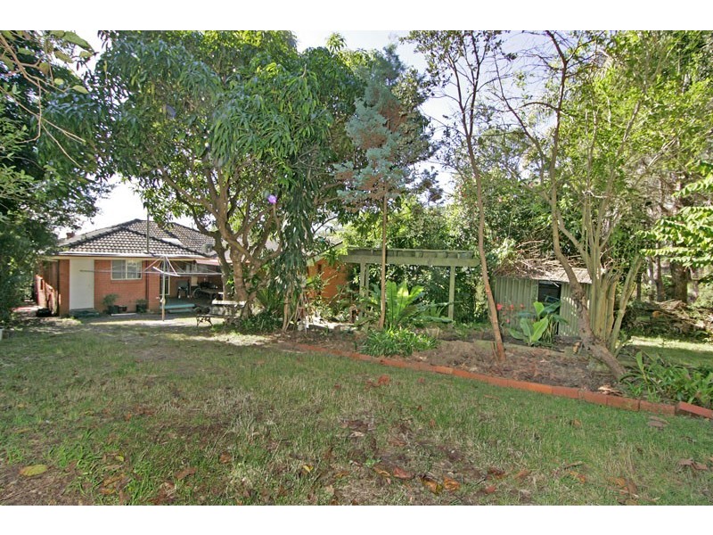 8 Roger Crescent, Berkeley Vale NSW 2261