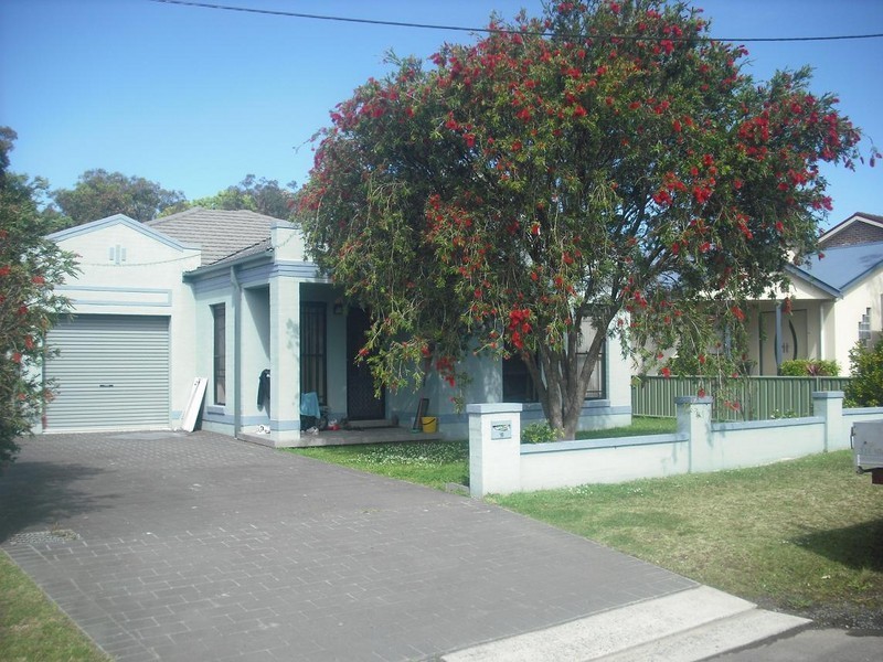 18 Germaine Avenue, Bateau Bay NSW 2261