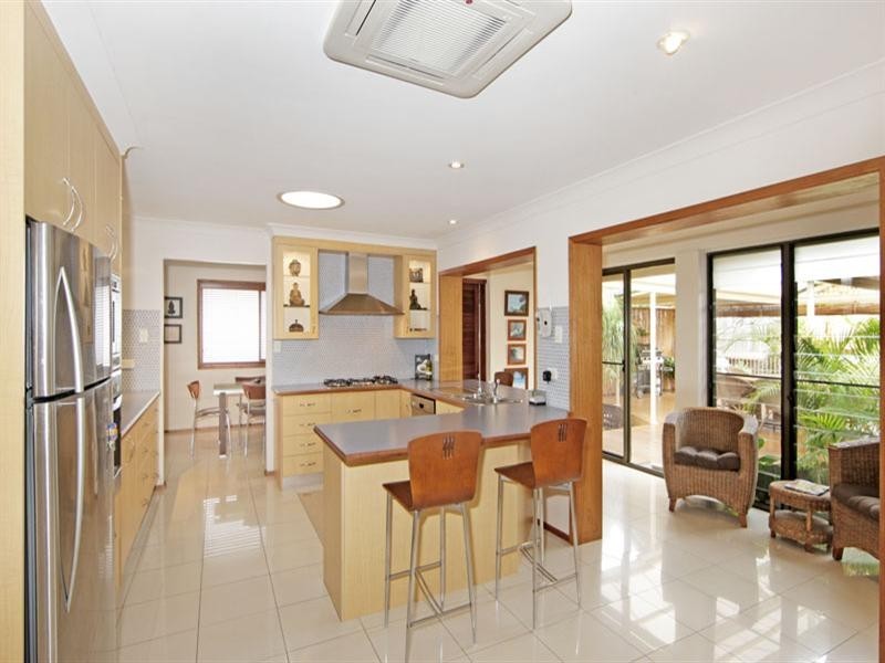 22 Curzon Avenue, Bateau Bay NSW 2261