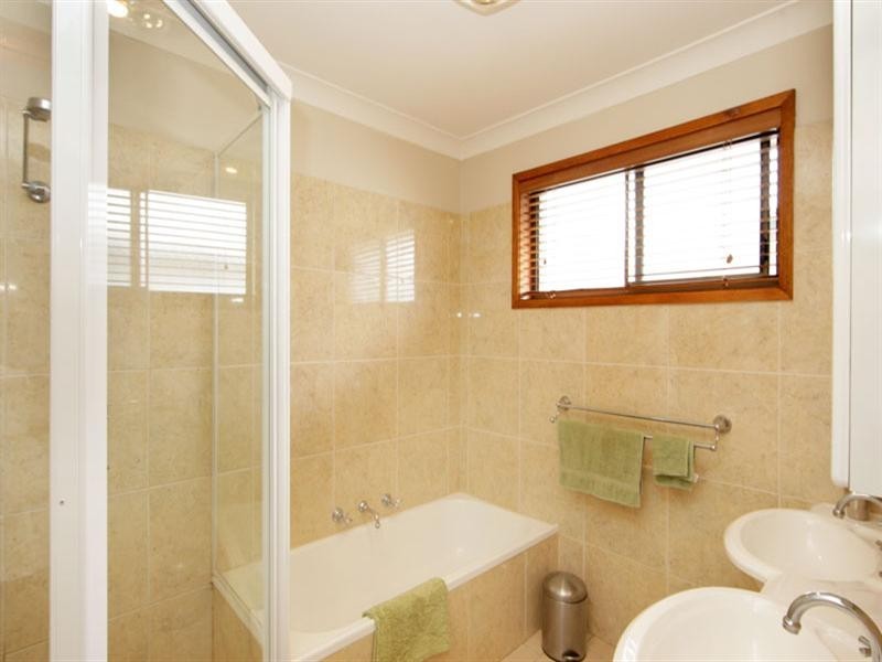 22 Curzon Avenue, Bateau Bay NSW 2261