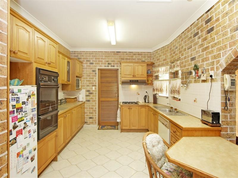 40 Sabrina Avenue, Bateau Bay NSW 2261