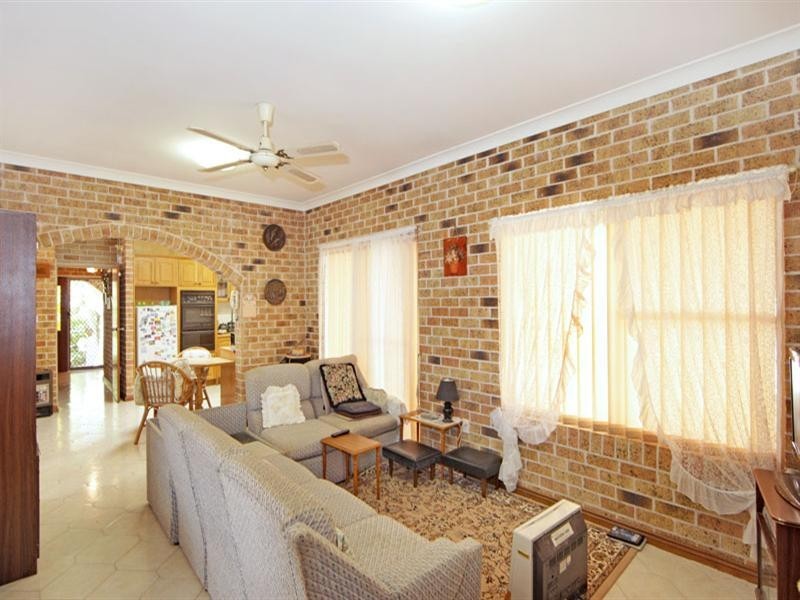 40 Sabrina Avenue, Bateau Bay NSW 2261