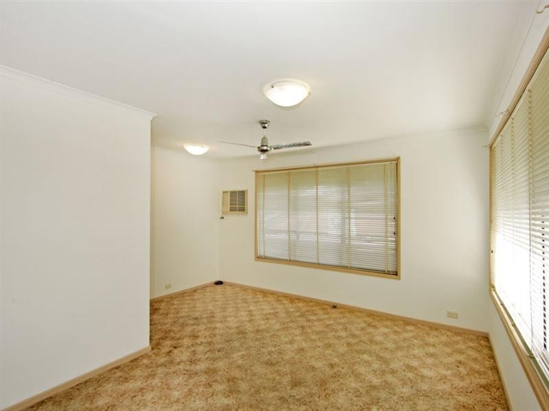 18 Grevillea Crescent, Berkeley Vale NSW 2261
