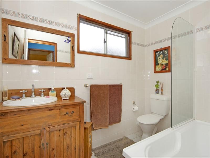 5 Mossman Avenue, Bateau Bay NSW 2261