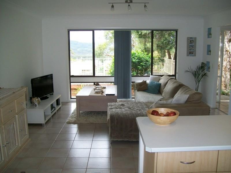 32 Masefield Avenue, Bateau Bay NSW 2261