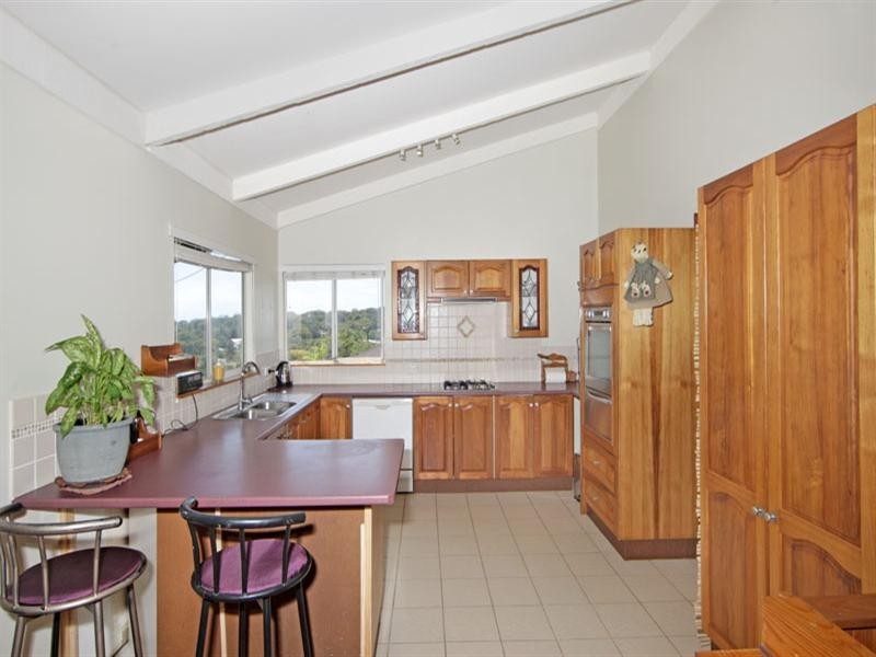 18 Mossman Avenue, Bateau Bay NSW 2261