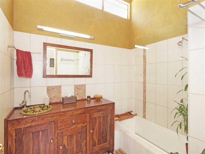 18 Mossman Avenue, Bateau Bay NSW 2261