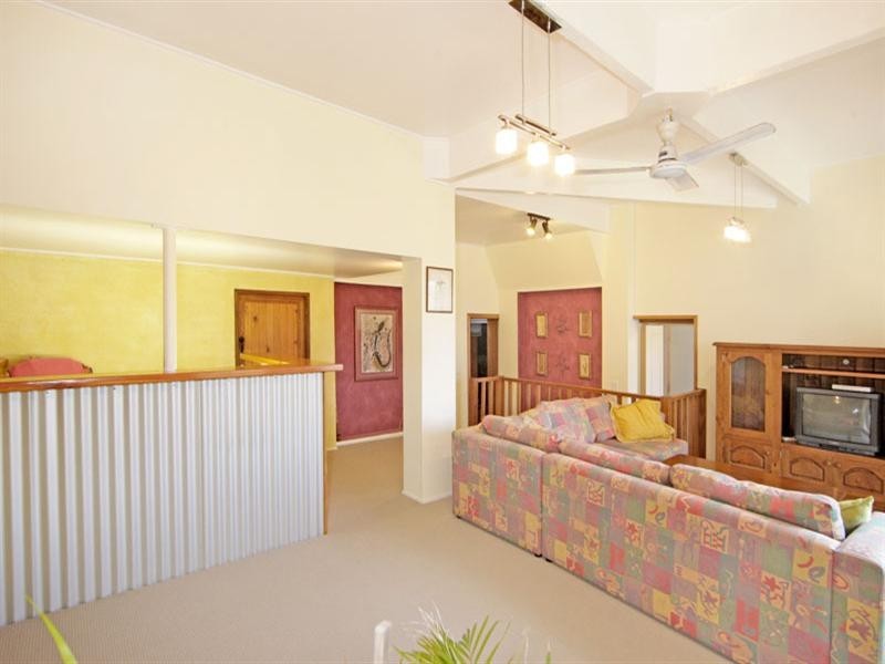 18 Mossman Avenue, Bateau Bay NSW 2261