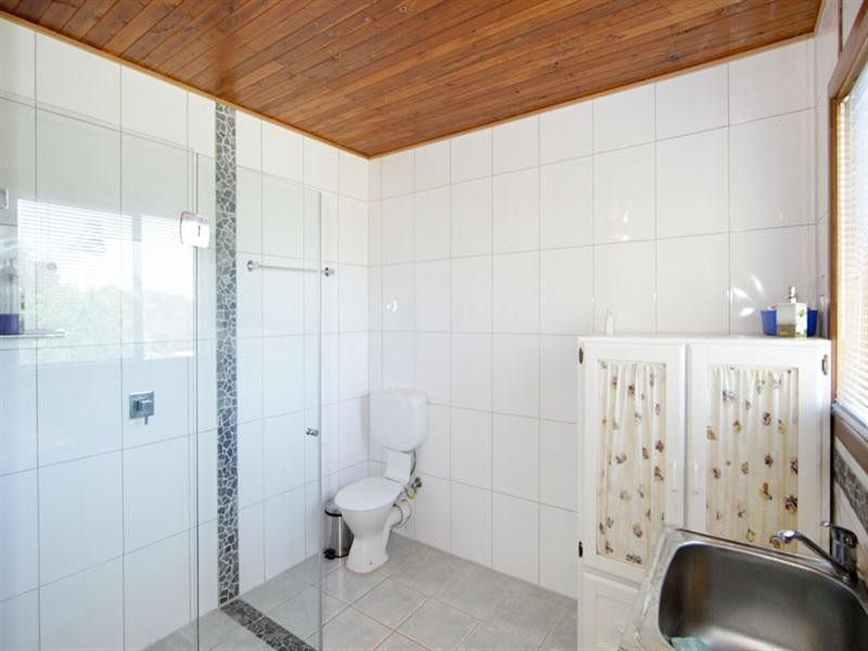 18 Mossman Avenue, Bateau Bay NSW 2261