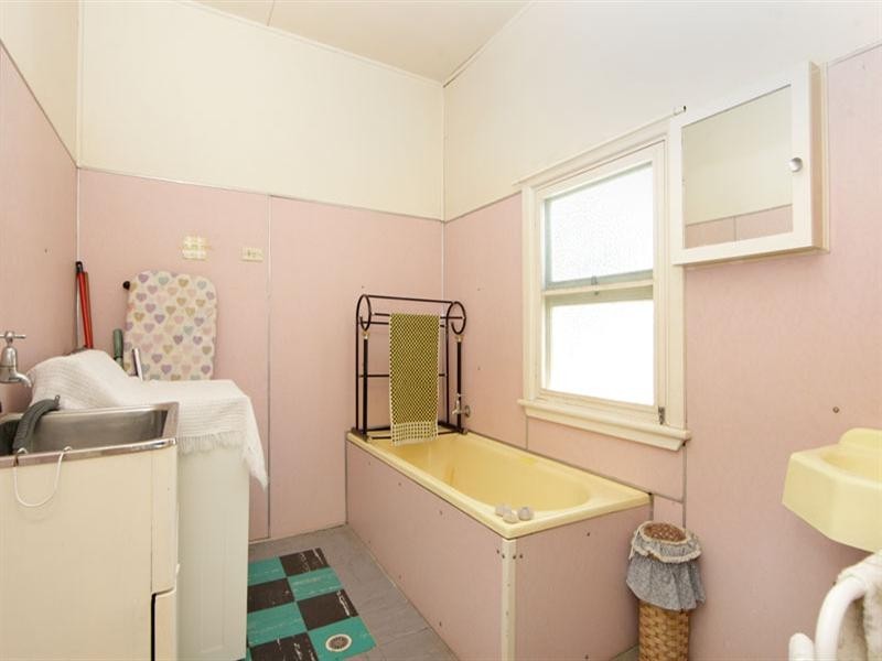 47 Bateau Bay Road, Bateau Bay NSW 2261