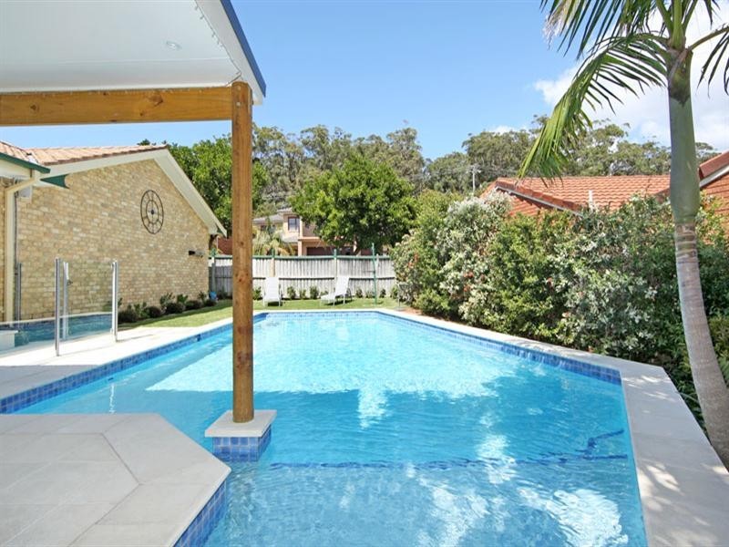 1 Oceanside Close, Bateau Bay NSW 2261