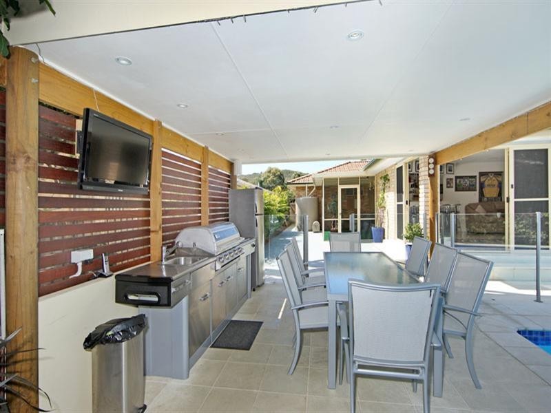 1 Oceanside Close, Bateau Bay NSW 2261