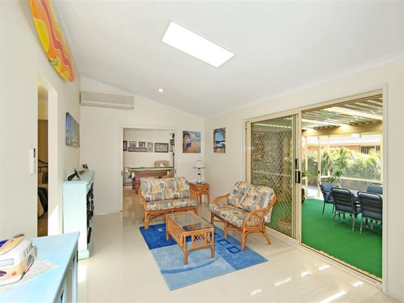 1 Oceanside Close, Bateau Bay NSW 2261