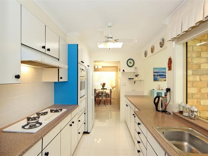 1 Oceanside Close, Bateau Bay NSW 2261