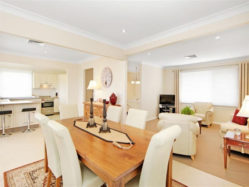 52 Promenade Avenue, Bateau Bay NSW 2261