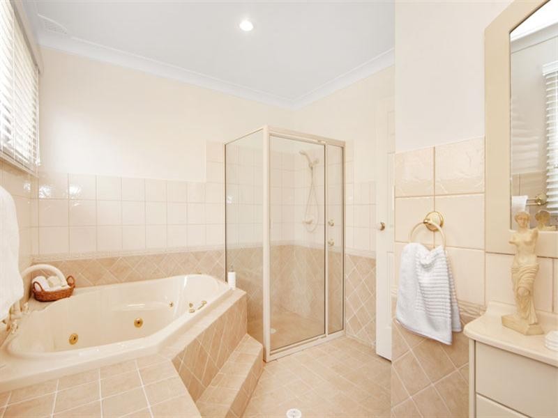 52 Promenade Avenue, Bateau Bay NSW 2261