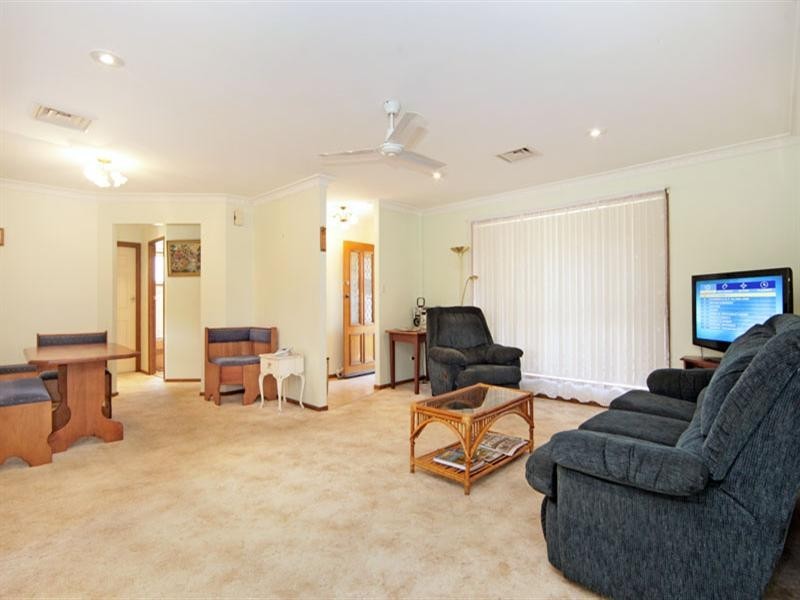 2/24 Anzac Parade, Bateau Bay NSW 2261