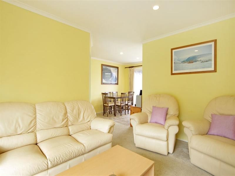 42 Premier Way, Bateau Bay NSW 2261