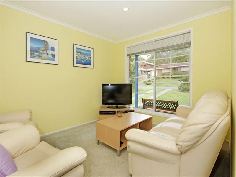 42 Premier Way, Bateau Bay NSW 2261