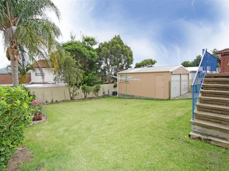 42 Premier Way, Bateau Bay NSW 2261