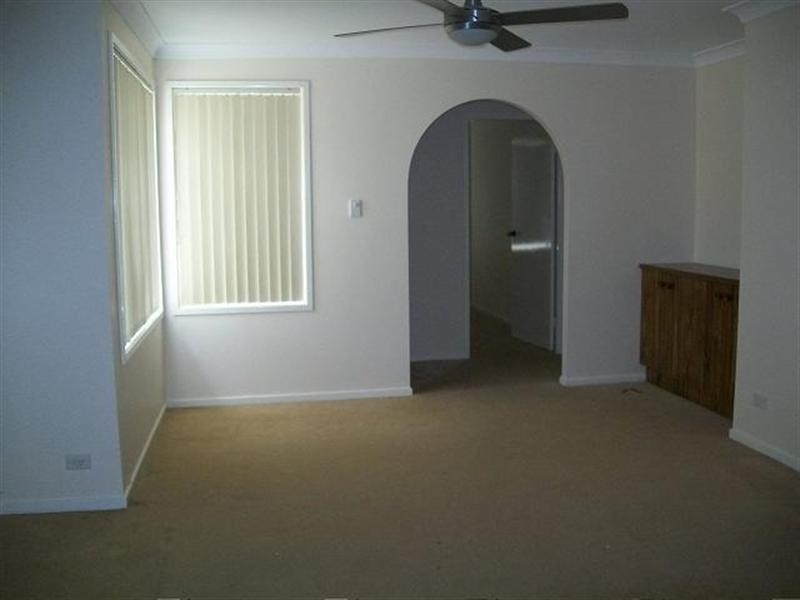 4 Neville Close, Bateau Bay NSW 2261